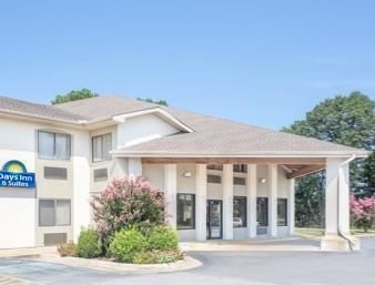 Days Inn & Suites By Wyndham Brinkley Exterior photo